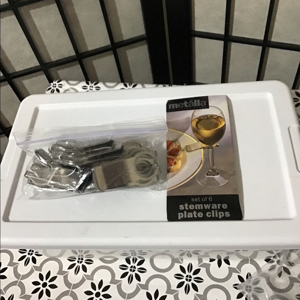 Set of 12 Stainless Steel Metalla Stemware Plate Clips